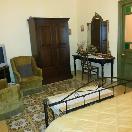 Pensión La Rondinella *